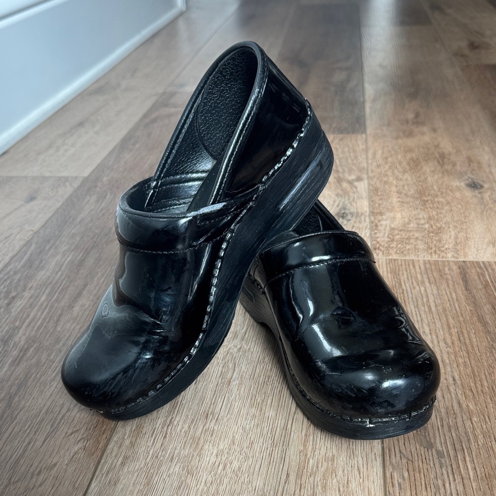 Dansko Clogs - Patent Black